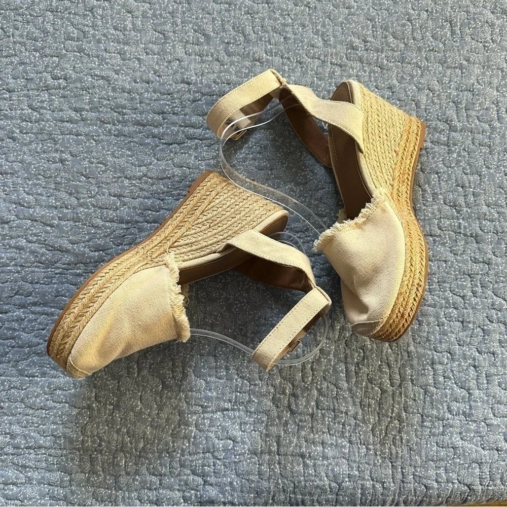 H&M Espadrille Wedge Closed Toe Beige 3.5” Heel Canvas Size 10